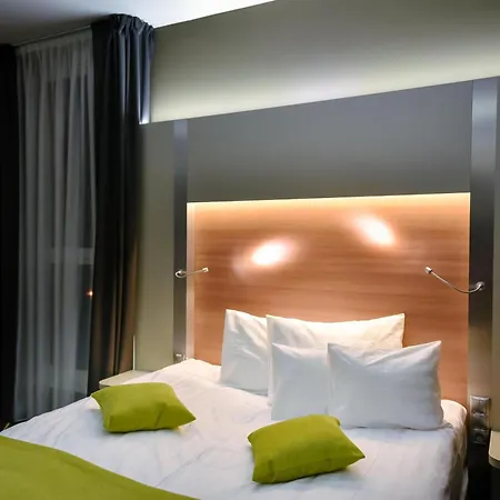Best Western Plus Lakeside Hotel Szekesfehervar Exterior photo