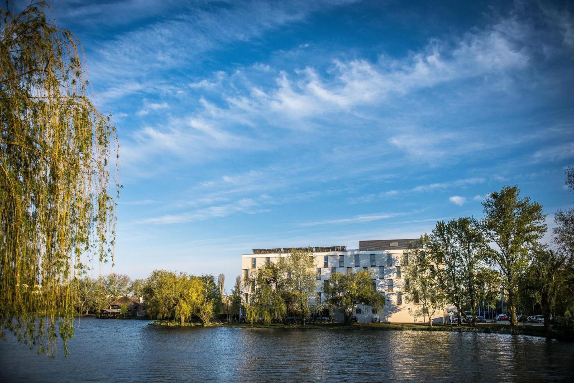 Western Lakeside Székesfehérvár