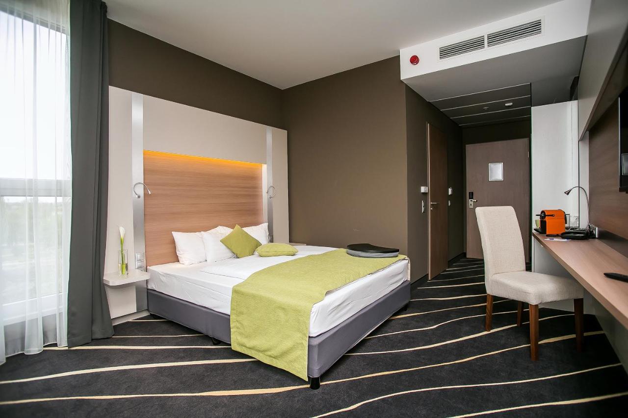 Western Lakeside Hotel 4*